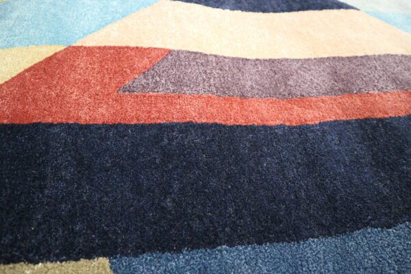 LRG150S - Graphic Silk - Close up