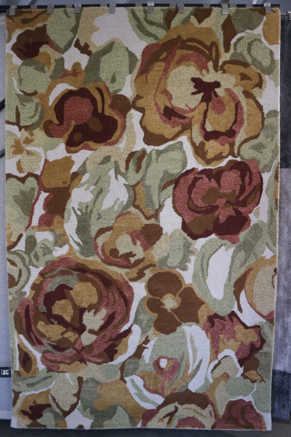 LRG341 - Hand-Tufted Coming Up Roses - Photo