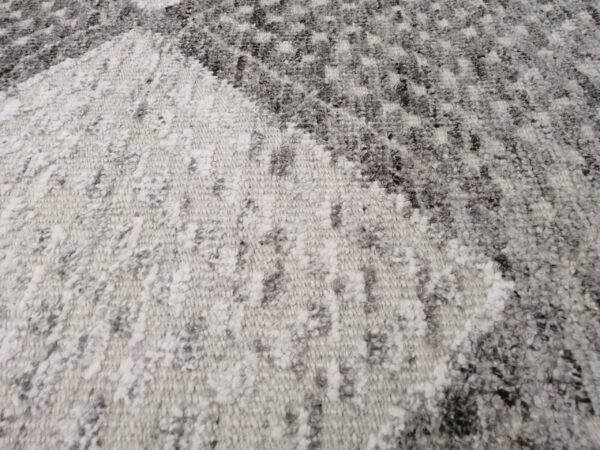 LRG409 Risom - Close up 2