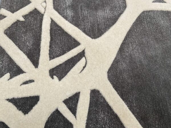 LRG474 - Lund Thorn - Close up 2